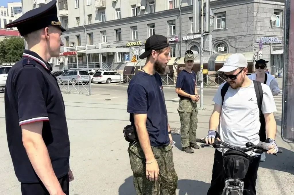 В Новосибирске сотрудники Госавтоинспекции и казачья дружина проводят совместные профилактические рейды В Новосибирске сотрудники Госавтоинспекции и казачья дружина проводят совместные профилактические рейды