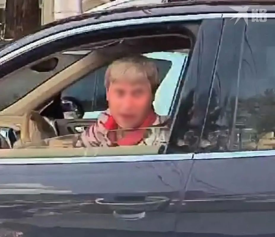 Водитель на Porsche Cayenne разбил стекло автомобиля инвалида на Сибиряков-Гвардейцев и скрылся Водитель на Porsche Cayenne разбил стекло автомобиля инвалида на Сибиряков-Гвардейцев и скрылся