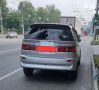 Водитель на Porsche Cayenne разбил стекло автомобиля инвалида на Сибиряков-Гвардейцев и скрылся