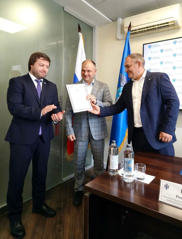 Первый заместитель руководителя Росгранстроя Артем Русанов провел рабочую встречу с коллективом Первый заместитель руководителя Росгранстроя Артем Русанов провел рабочую встречу с коллективом