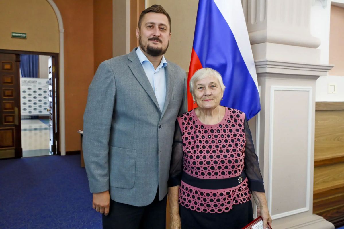 Нагрудный знак «За содействие СВО» вручили новосибирцам Нагрудный знак «За содействие СВО» вручили новосибирцам