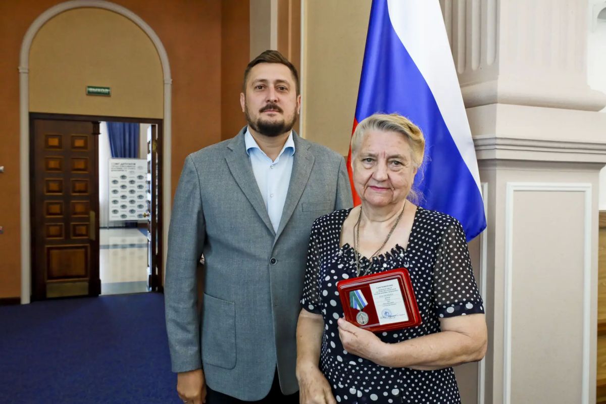 Нагрудный знак «За содействие СВО» вручили новосибирцам Нагрудный знак «За содействие СВО» вручили новосибирцам