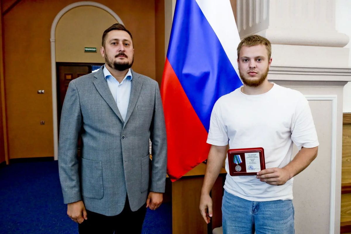 Нагрудный знак «За содействие СВО» вручили новосибирцам Нагрудный знак «За содействие СВО» вручили новосибирцам