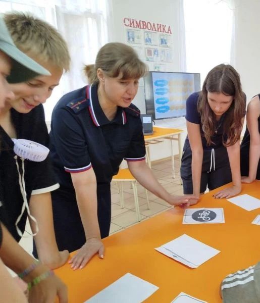 В Новосибирской области сотрудники Госавтоинспекции провели для ребят из оздоровительного лагеря викторину по Правилам дорожного движения В Новосибирской области сотрудники Госавтоинспекции провели для ребят из оздоровительного лагеря викторину по Правилам дорожного движения