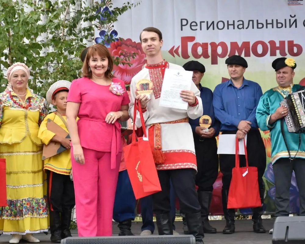 Наигрыши, страдания и частушки «под язык»: в Каргатском районе прошел фестиваль гармонистов и частушечников Наигрыши, страдания и частушки «под язык»: в Каргатском районе прошел фестиваль гармонистов и частушечников
