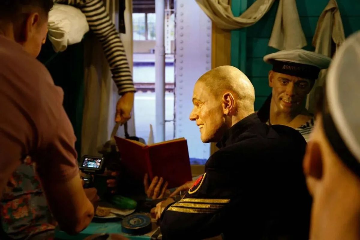 Тысяча новосибирцев посетила «Поезд Победы» в первый день его работы Тысяча новосибирцев посетила «Поезд Победы» в первый день его работы