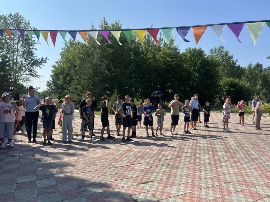 В Чановском муниципальном округе в рамках Всероссийской акции полицейские провели мероприятие «Зарядка со стражем порядка - 2026» В Чановском муниципальном округе в рамках Всероссийской акции полицейские провели мероприятие «Зарядка со стражем порядка - 2026»
