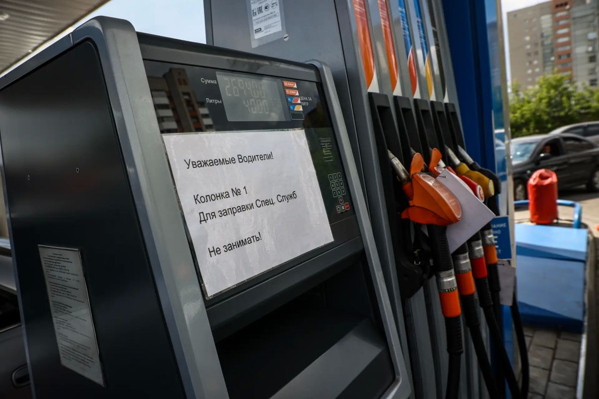 На новосибирских АЗС отменили приоритет заправки экстренных служб по часам