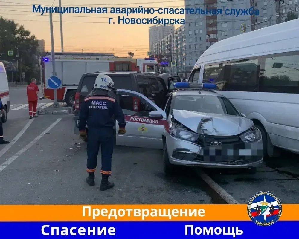 В массовой аварии в Новосибирске пострадал сотрудник Росгвардии В массовой аварии в Новосибирске пострадал сотрудник Росгвардии