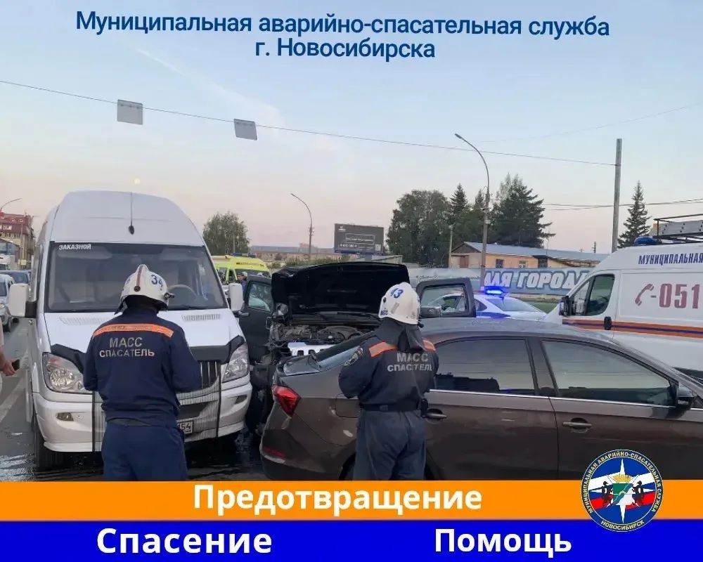 В массовой аварии в Новосибирске пострадал сотрудник Росгвардии В массовой аварии в Новосибирске пострадал сотрудник Росгвардии