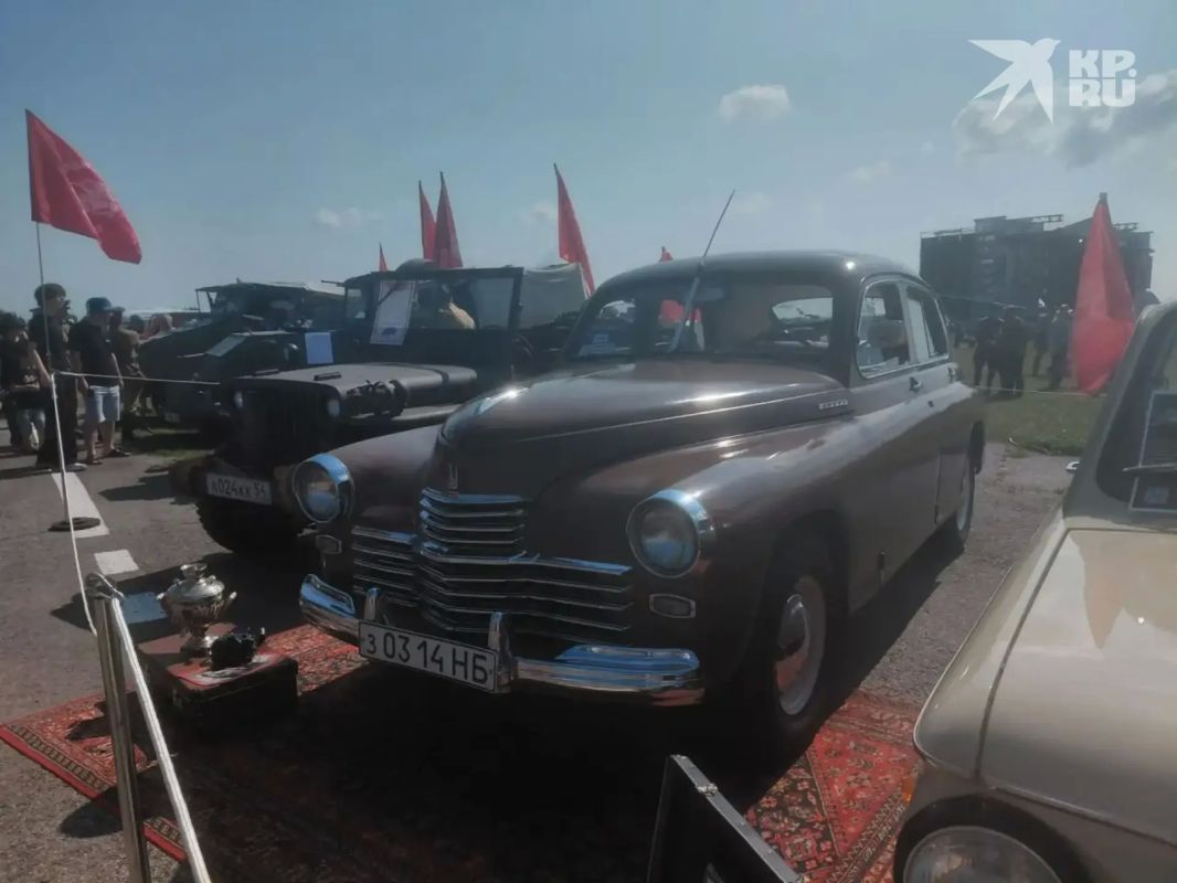 На выставке не только самолеты На выставке не только самолеты