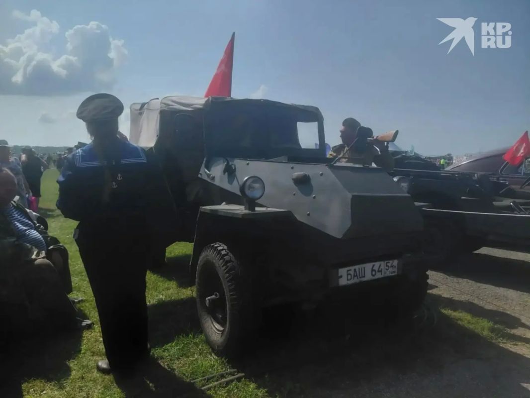 На выставке не только самолеты На выставке не только самолеты