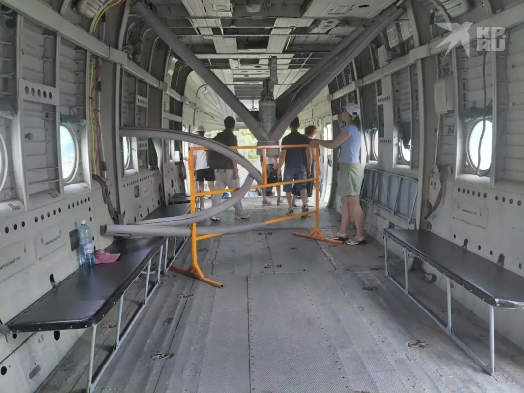 Мы заглянули внутрь вертолёта МИ-6 Мы заглянули внутрь вертолёта МИ-6
