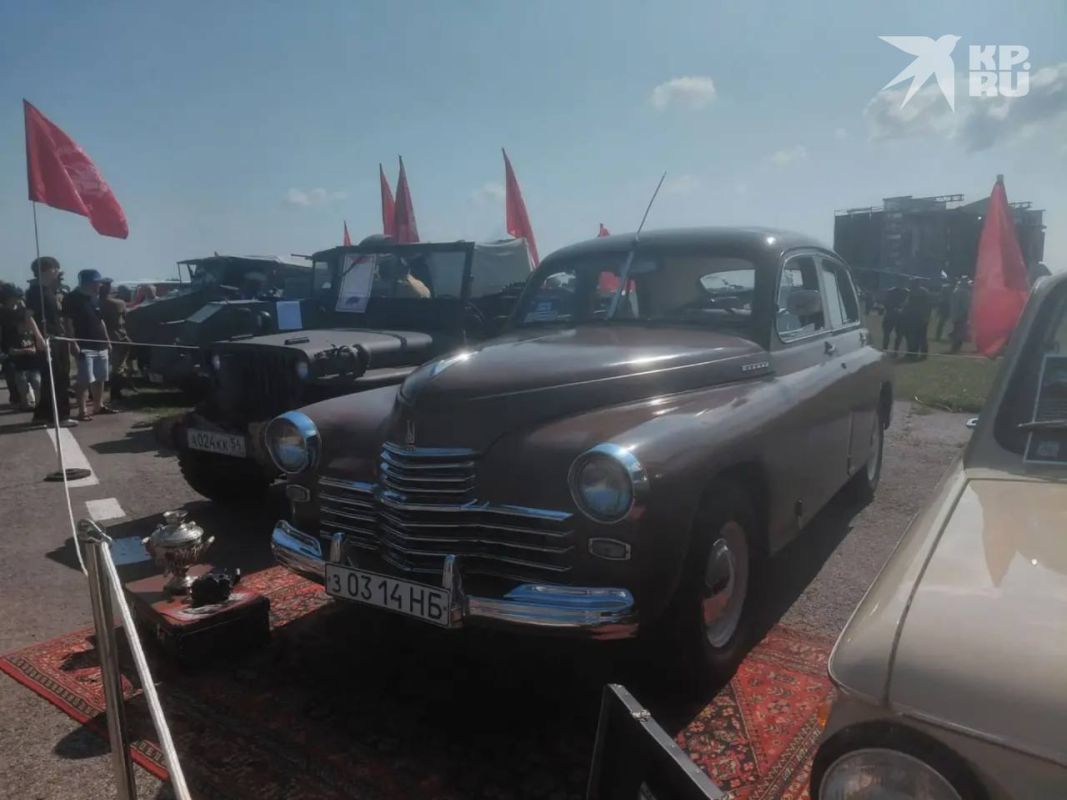 На выставке не только самолеты На выставке не только самолеты