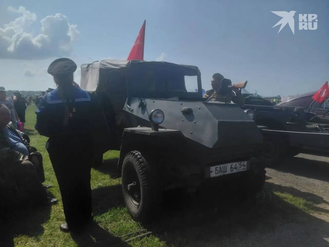 На выставке не только самолеты На выставке не только самолеты