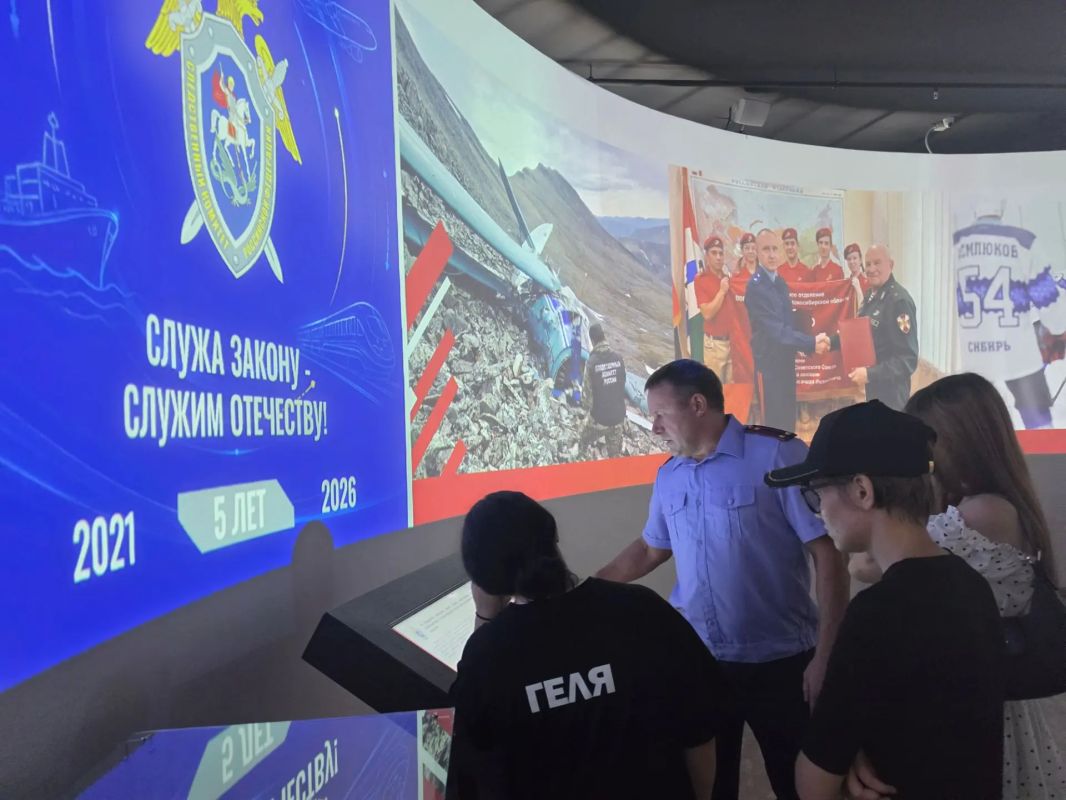 В Новосибирске сотрудники Восточного МСУТ СК России совместно с воспитанниками подшефного учреждения посетили выставку в музее: «Служа Закону – Служим Отечеству!» В Новосибирске сотрудники Восточного МСУТ СК России совместно с воспитанниками подшефного учреждения посетили выставку в музее: «Служа Закону – Служим Отечеству!»
