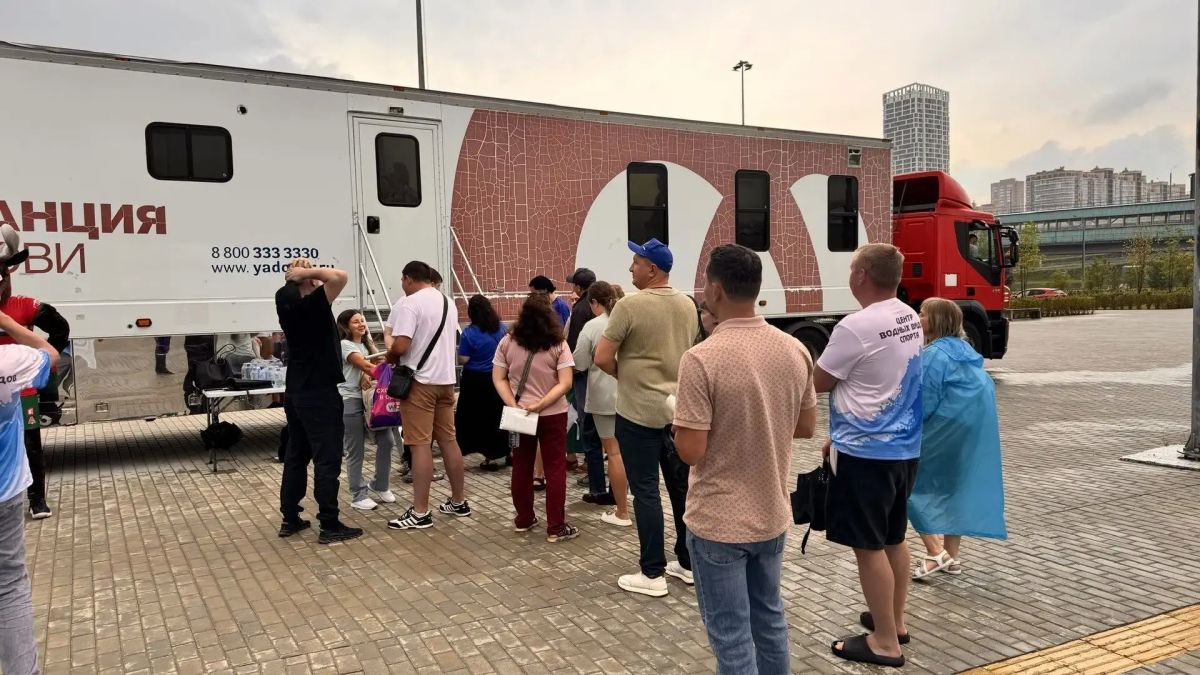 Новосибирские спортсмены сдали кровь в преддверии Дня физкультурника Новосибирские спортсмены сдали кровь в преддверии Дня физкультурника