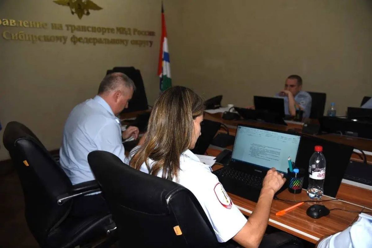 В транспортной полиции Сибири выбрали лучшего сотрудника штаба В транспортной полиции Сибири выбрали лучшего сотрудника штаба