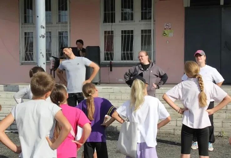В Тогучинском районе полицейские провели для школьников Зарядку со стражем порядка В Тогучинском районе полицейские провели для школьников Зарядку со стражем порядка