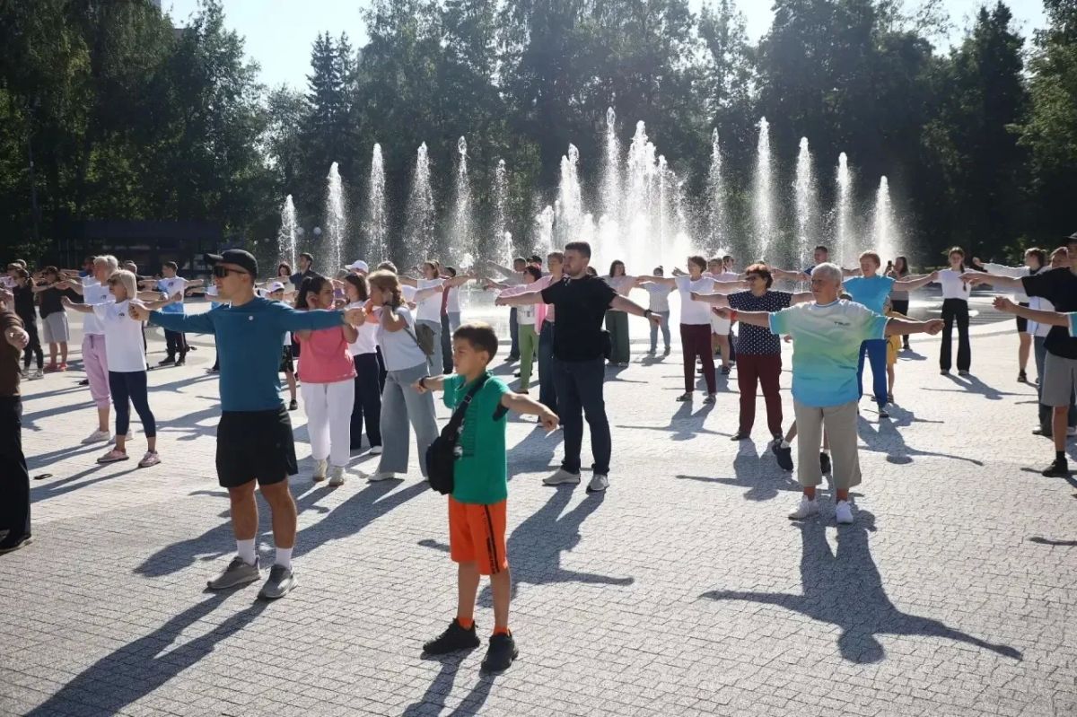 Максим Кудрявцев: В преддверии Дня физкультурника в Центральном парке прошла традиционная акция «Зарядка со стражем порядка» Максим Кудрявцев: В преддверии Дня физкультурника в Центральном парке прошла традиционная акция «Зарядка со стражем порядка»