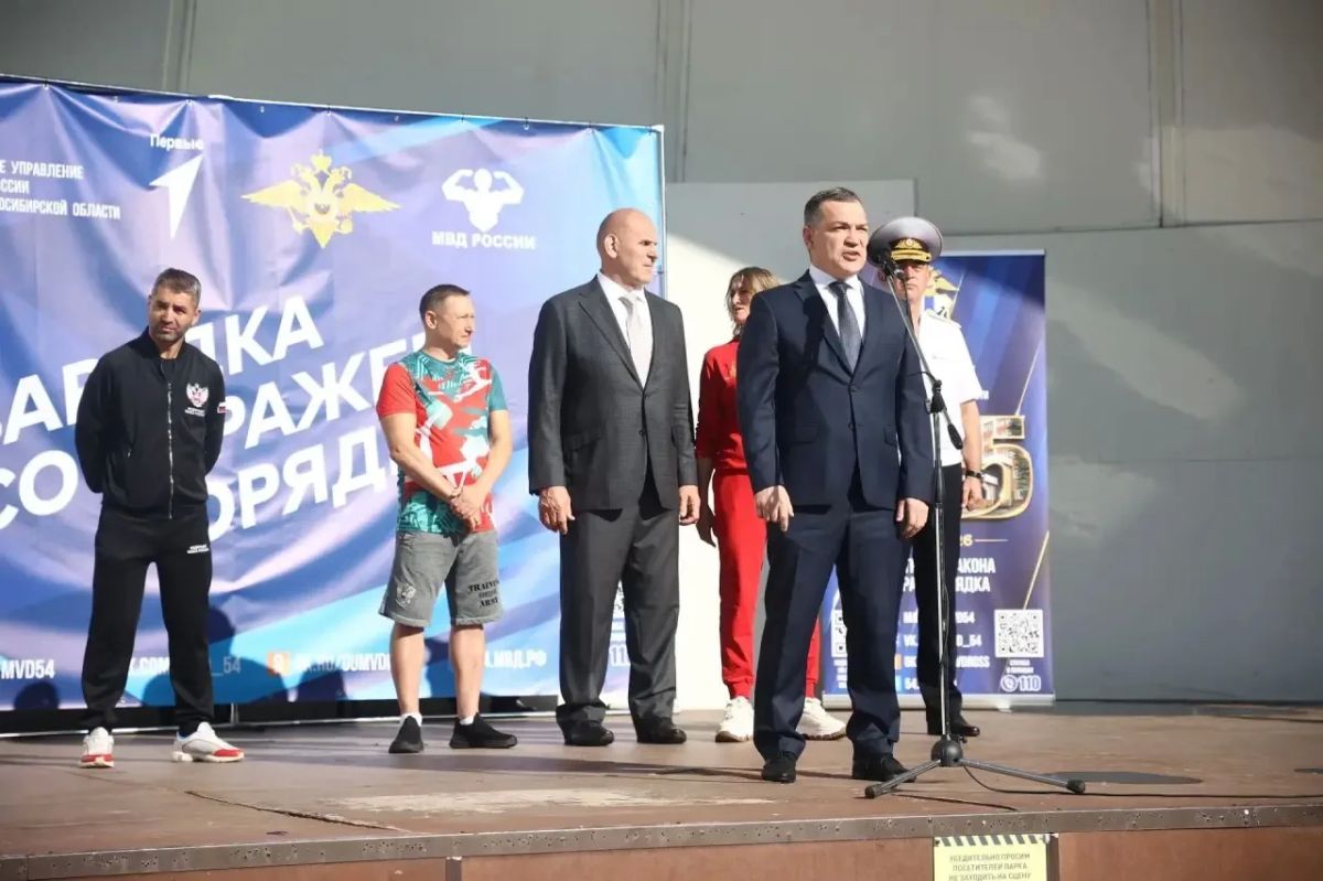 Максим Кудрявцев: В преддверии Дня физкультурника в Центральном парке прошла традиционная акция «Зарядка со стражем порядка»