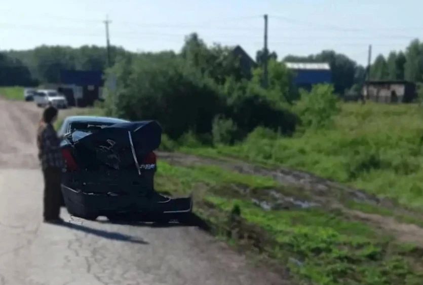 Локомотив столкнулся с легковым автомобилем в Новосибирской области