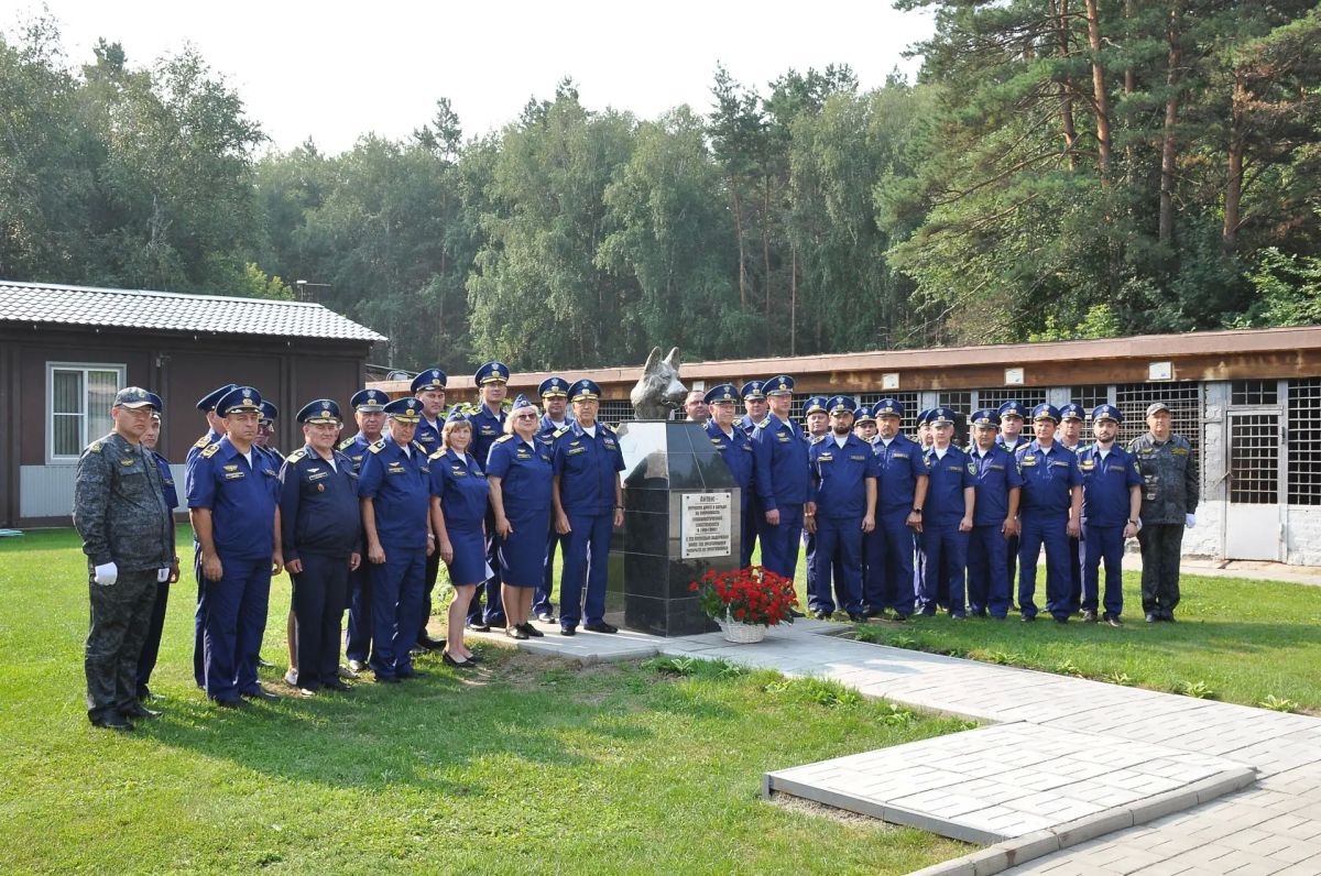 К 105-летию Ведомственной охраны железнодорожного транспорта РФ в Новосибирске открыли после реконструкции первый в стране памятник служебной собаке К 105-летию Ведомственной охраны железнодорожного транспорта РФ в Новосибирске открыли после реконструкции первый в стране памятник служебной собаке
