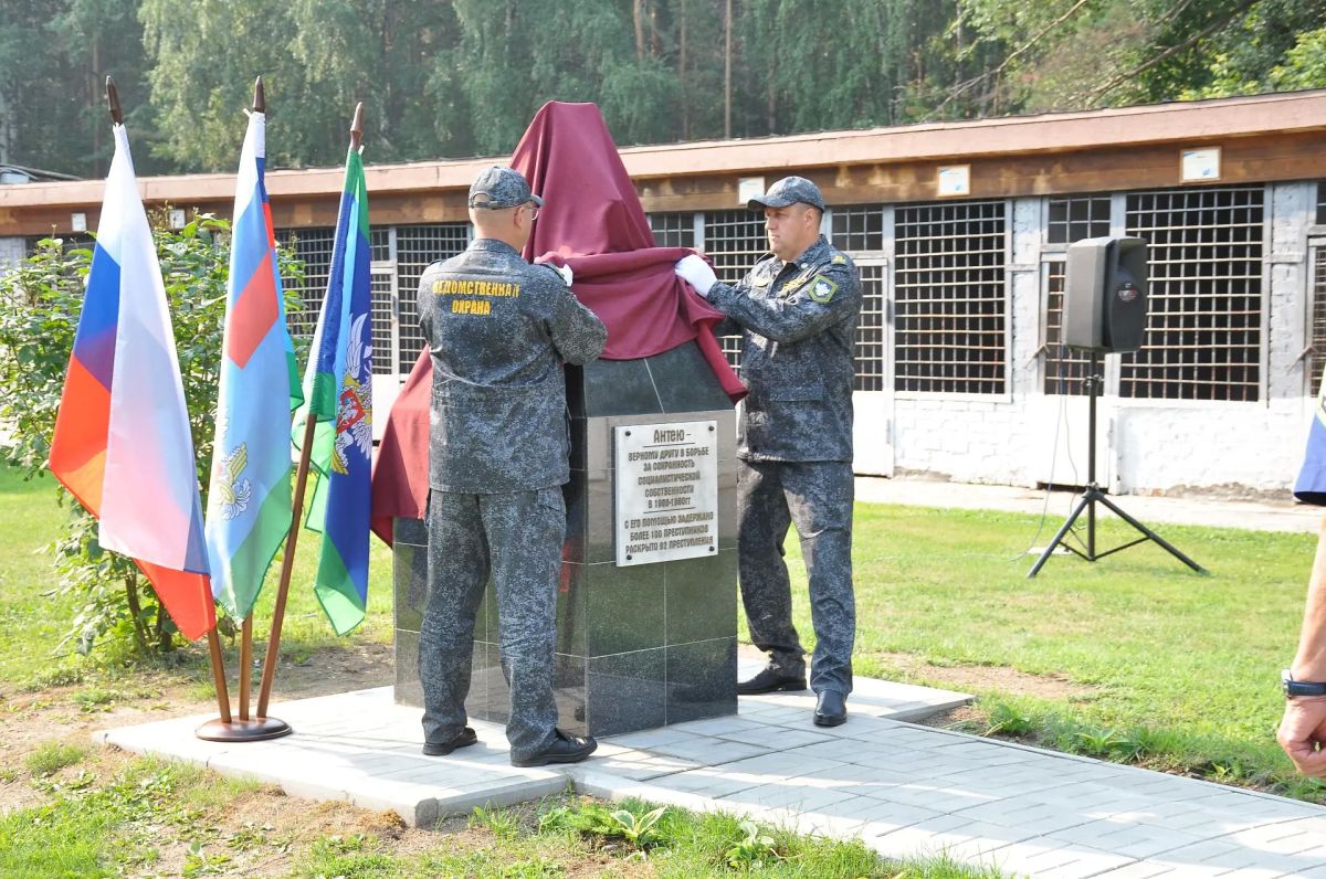 К 105-летию Ведомственной охраны железнодорожного транспорта РФ в Новосибирске открыли после реконструкции первый в стране памятник служебной собаке К 105-летию Ведомственной охраны железнодорожного транспорта РФ в Новосибирске открыли после реконструкции первый в стране памятник служебной собаке