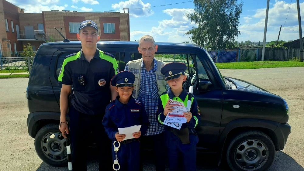Внимание, переезд: Автоинспекторы и юные добровольцы Венгеровского района напомнили водителям о правилах безопасности на железнодорожных переездах Внимание, переезд: Автоинспекторы и юные добровольцы Венгеровского района напомнили водителям о правилах безопасности на железнодорожных переездах