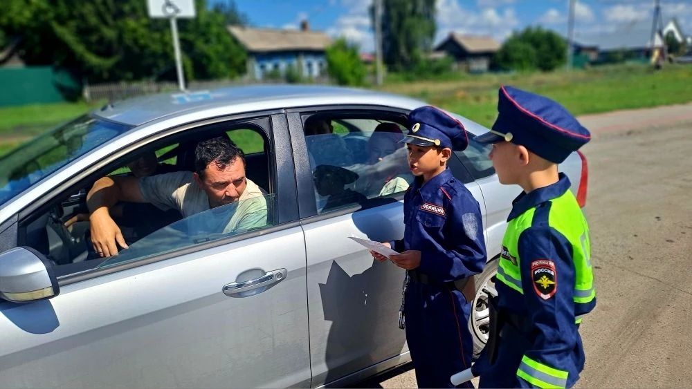 Внимание, переезд: Автоинспекторы и юные добровольцы Венгеровского района напомнили водителям о правилах безопасности на железнодорожных переездах Внимание, переезд: Автоинспекторы и юные добровольцы Венгеровского района напомнили водителям о правилах безопасности на железнодорожных переездах