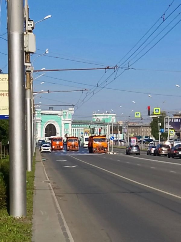 За неделю (с 3 по 9 августа) с магистралей и улиц Новосибирска вывезли 1 907 кубометров мусора и 1 784 тонны смета и грязи За неделю (с 3 по 9 августа) с магистралей и улиц Новосибирска вывезли 1 907 кубометров мусора и 1 784 тонны смета и грязи