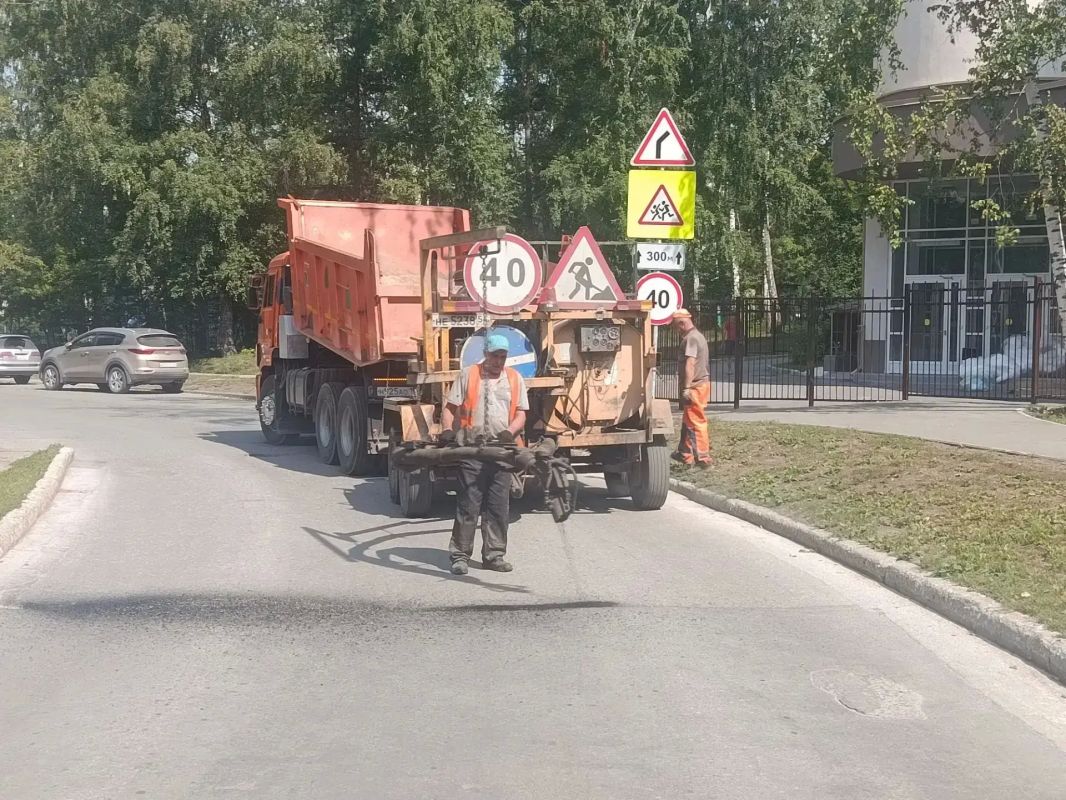За неделю (с 3 по 9 августа) с магистралей и улиц Новосибирска вывезли 1 907 кубометров мусора и 1 784 тонны смета и грязи За неделю (с 3 по 9 августа) с магистралей и улиц Новосибирска вывезли 1 907 кубометров мусора и 1 784 тонны смета и грязи