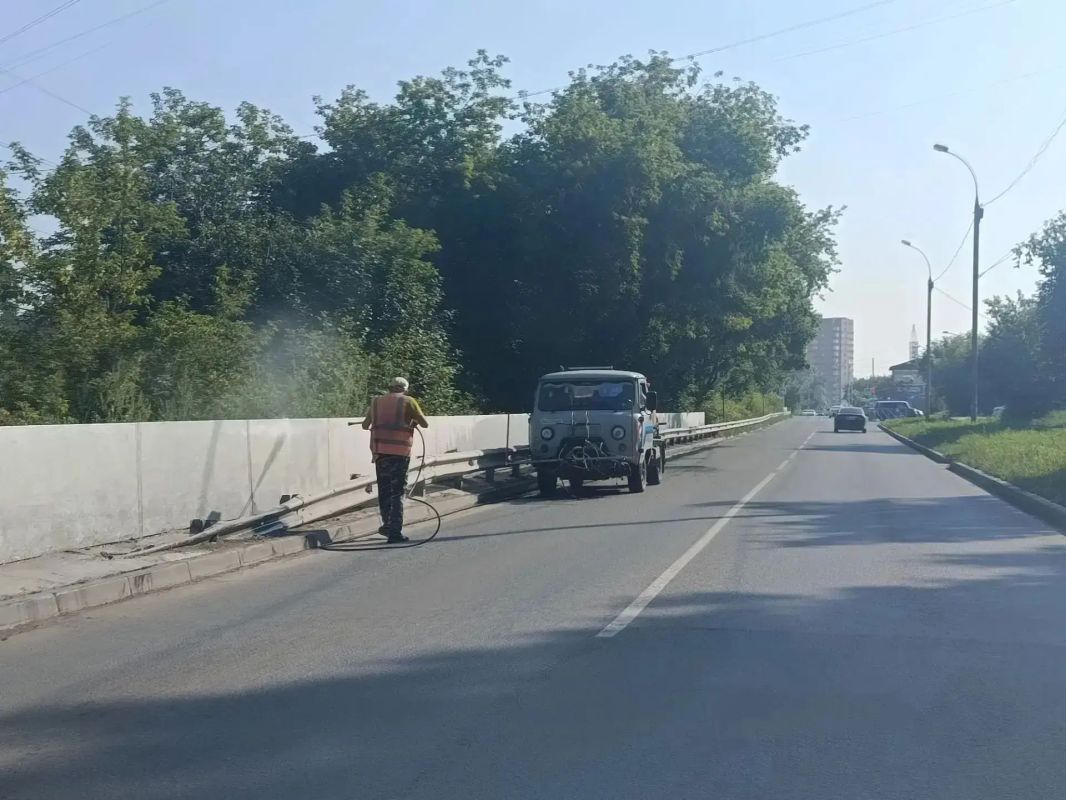 За неделю (с 3 по 9 августа) с магистралей и улиц Новосибирска вывезли 1 907 кубометров мусора и 1 784 тонны смета и грязи За неделю (с 3 по 9 августа) с магистралей и улиц Новосибирска вывезли 1 907 кубометров мусора и 1 784 тонны смета и грязи