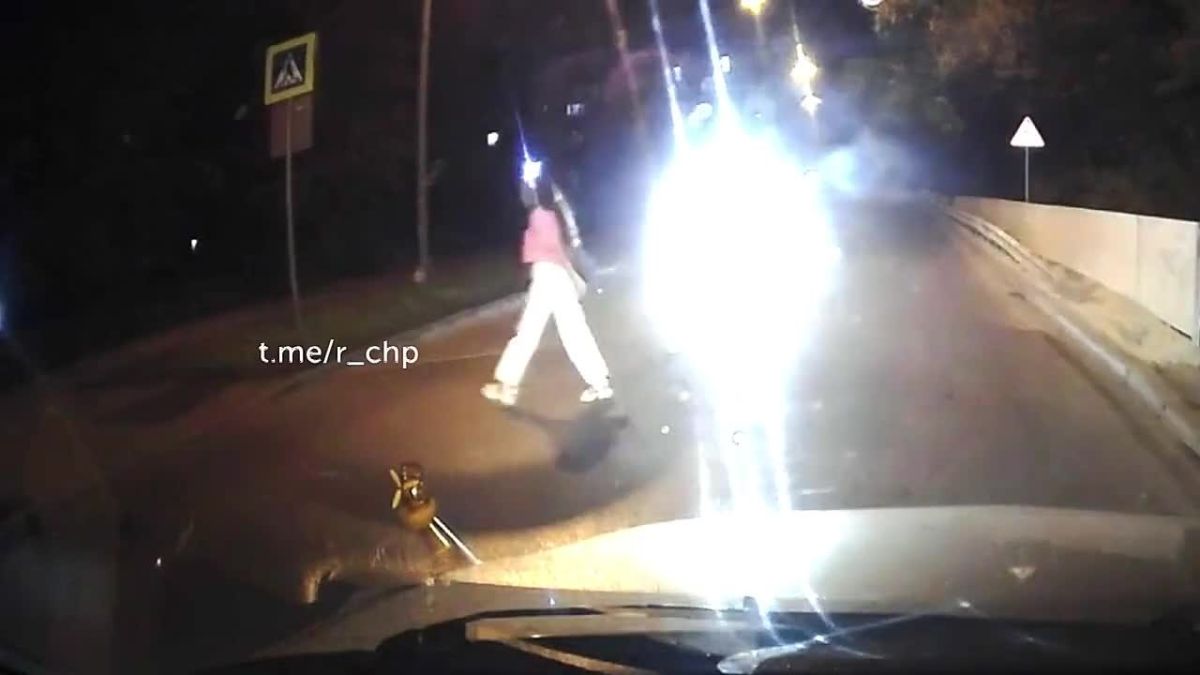 Водитель на всей скорости влетел в девушку