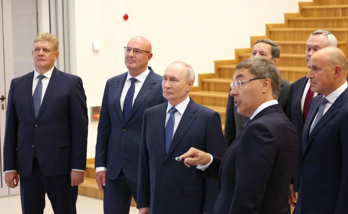 Владимир Путин посетил специализированный учебно-научный центр Новосибирского государственного университета Владимир Путин посетил специализированный учебно-научный центр Новосибирского государственного университета