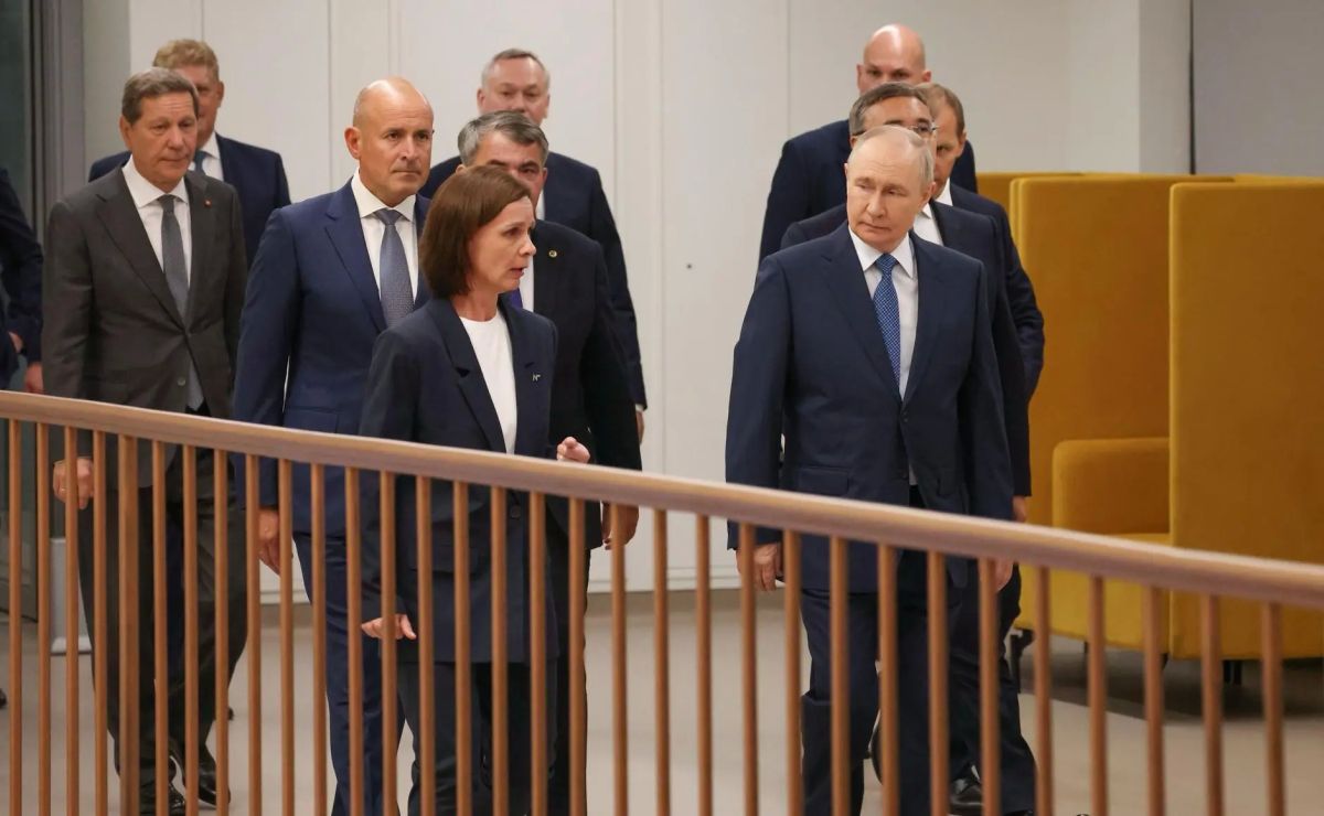 Владимир Путин посетил специализированный учебно-научный центр Новосибирского государственного университета Владимир Путин посетил специализированный учебно-научный центр Новосибирского государственного университета