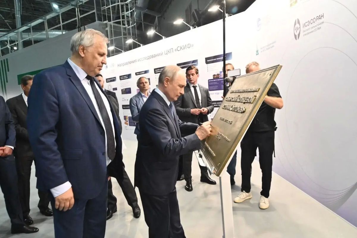 Реально впечатляет: Президент России Владимир Путин осмотрел мегасайенс-установку ЦКП «СКИФ» Реально впечатляет: Президент России Владимир Путин осмотрел мегасайенс-установку ЦКП «СКИФ»