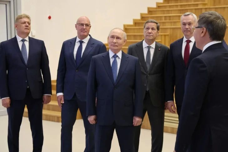 Президент Владимир Путин встретился со студентами и оценил кампус НГУ