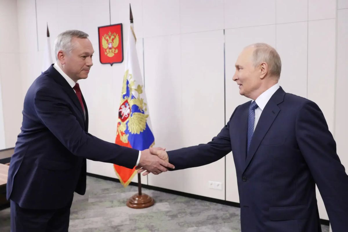 Президент Владимир Путин заслушал доклад губернатора Андрея Травникова о социально-экономической ситуации в регионе