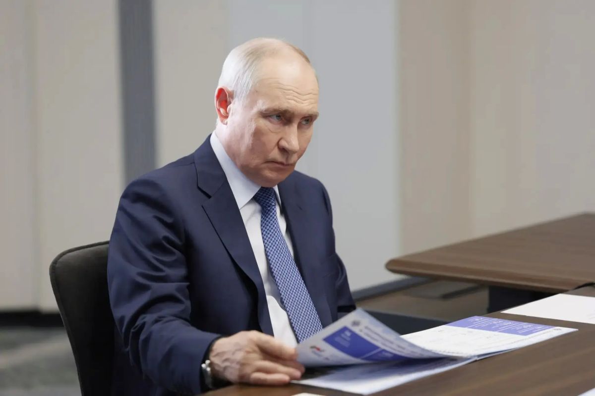 Президент Владимир Путин заслушал доклад губернатора Андрея Травникова о социально-экономической ситуации в регионе Президент Владимир Путин заслушал доклад губернатора Андрея Травникова о социально-экономической ситуации в регионе