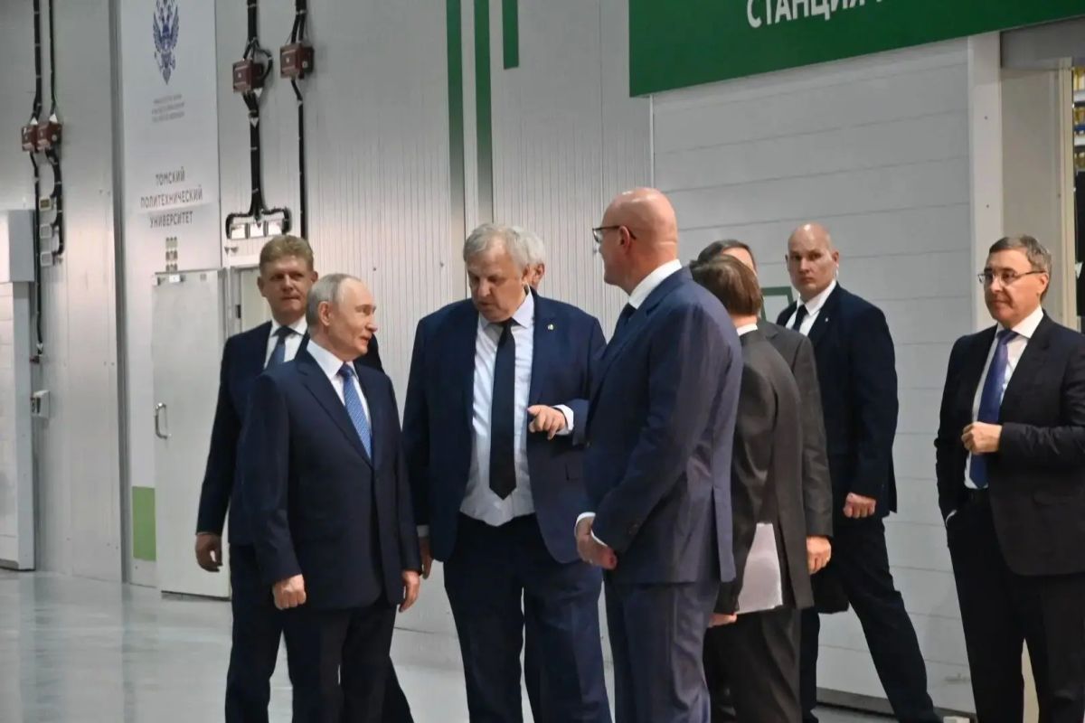 Реально впечатляет: Президент России Владимир Путин осмотрел мегасайенс-установку ЦКП «СКИФ» Реально впечатляет: Президент России Владимир Путин осмотрел мегасайенс-установку ЦКП «СКИФ»