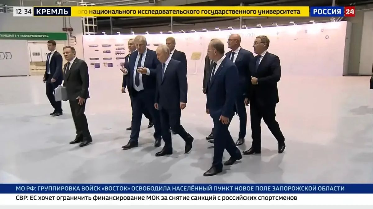 Путин прибыл в СКИФ. В ходе рабочей поездки в Новосибирск Владимир Путин осмотрел «Сибирский кольцевой источник фотонов» (СКИФ)
