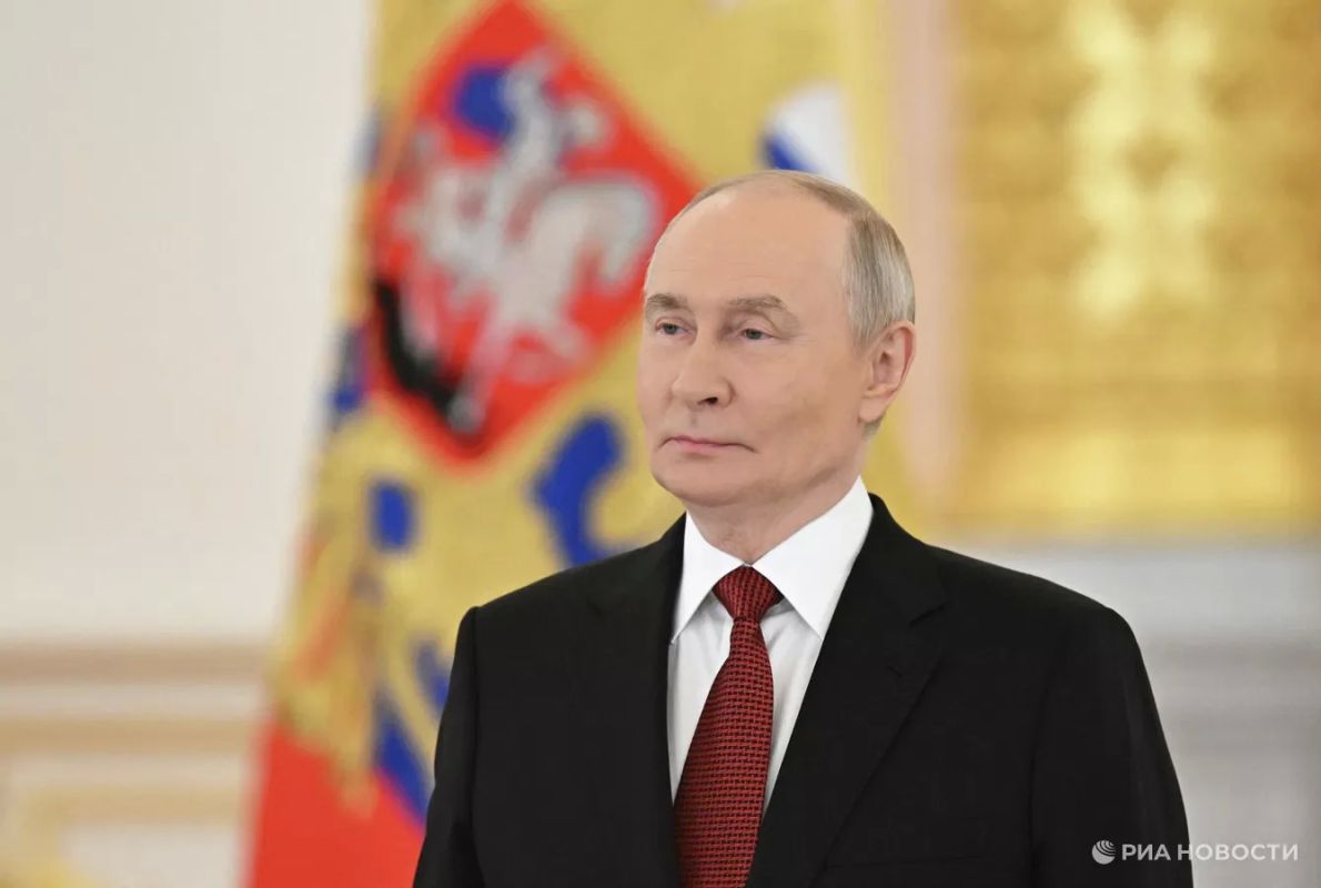 Путин посетил досуговый центр Новосибирского государственного университета, передает корреспондент РИА Новости