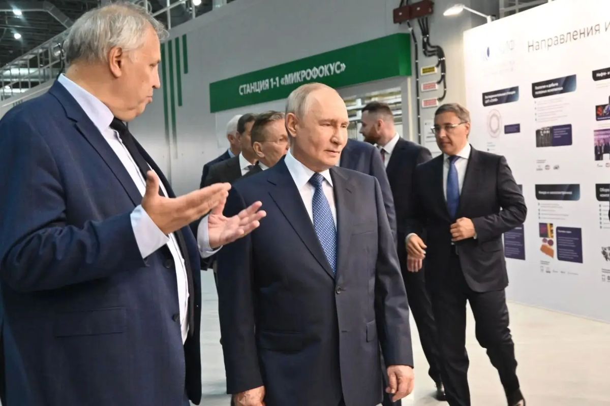 Реально впечатляет: Президент России Владимир Путин осмотрел мегасайенс-установку ЦКП «СКИФ» Реально впечатляет: Президент России Владимир Путин осмотрел мегасайенс-установку ЦКП «СКИФ»
