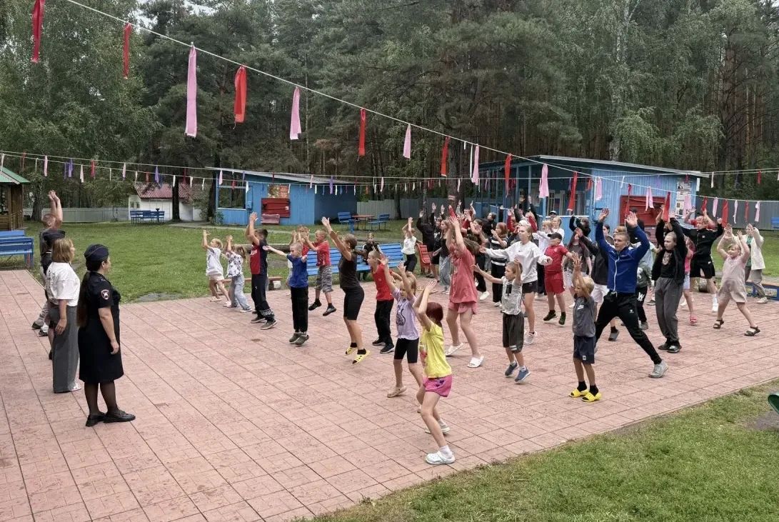 В Новосибирской области полицейские провели для детей спортивное мероприятие В Новосибирской области полицейские провели для детей спортивное мероприятие