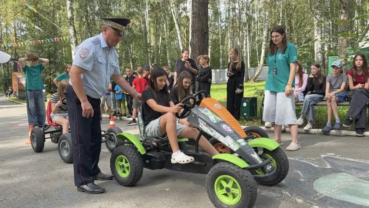 Сотрудники Госавтоинспекции г. Новосибирска посетили детский оздоровительный лагерь «СМЕНА» Сотрудники Госавтоинспекции г. Новосибирска посетили детский оздоровительный лагерь «СМЕНА»