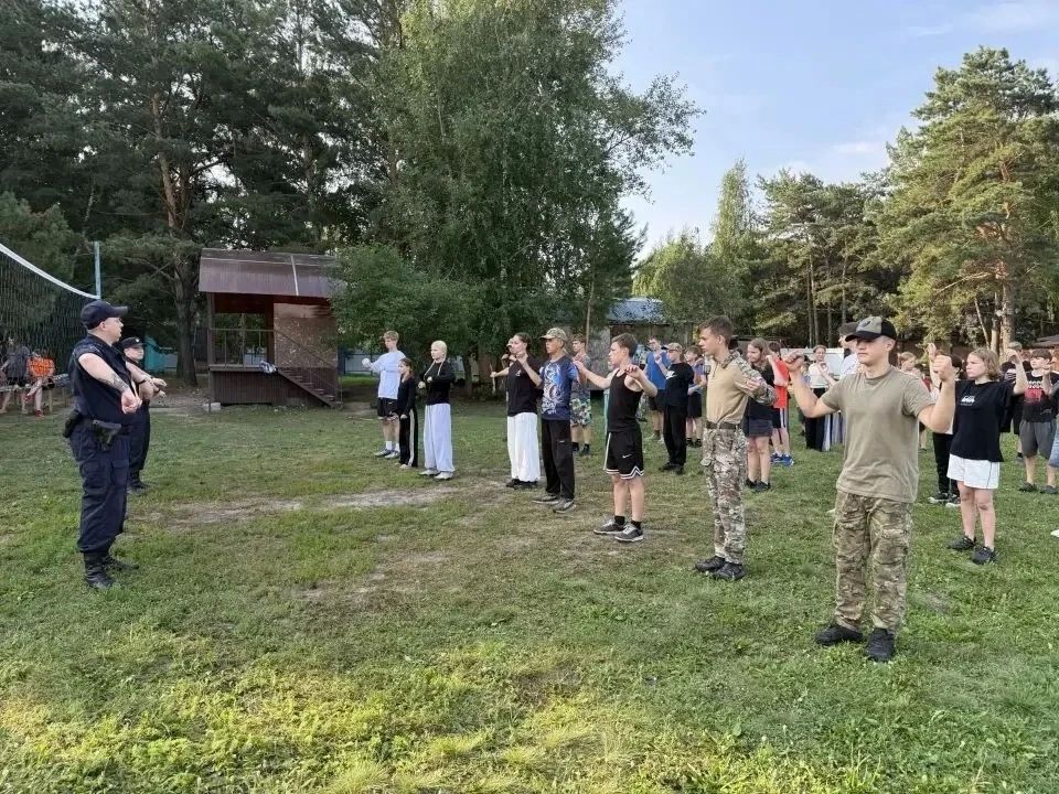 В Новосибирской области полицейские провели для детей спортивное мероприятие В Новосибирской области полицейские провели для детей спортивное мероприятие