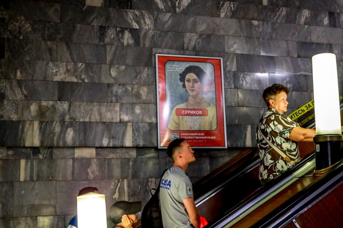 Художественный музей показывает шедевры пассажирам в метро Художественный музей показывает шедевры пассажирам в метро