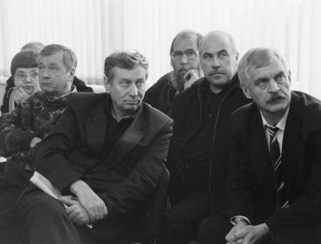 21 августа в Театральном сквере на площади Ленина состоится открытие выставки «Легенды новосибирского кино», созданной Музеем документального кино «Сибирь на экране» 21 августа в Театральном сквере на площади Ленина состоится открытие выставки «Легенды новосибирского кино», созданной Музеем документального кино «Сибирь на экране»