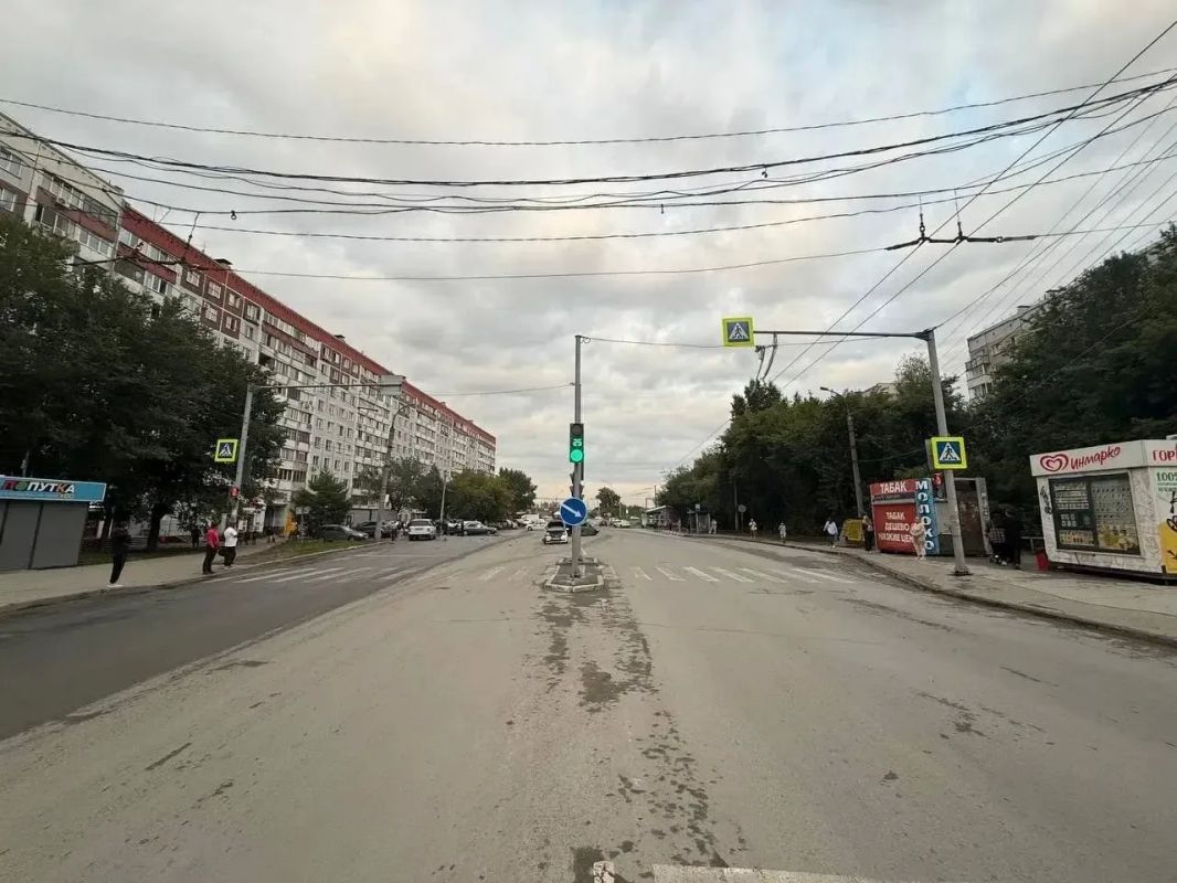 17.08.2026 в 18 часов 48 минут на территории Кировского района г. Новосибирска, по адресу: ул. Комсомольская 4, произошело столкновение 4-х транспортных средств 17.08.2026 в 18 часов 48 минут на территории Кировского района г. Новосибирска, по адресу: ул. Комсомольская 4, произошело столкновение 4-х транспортных средств